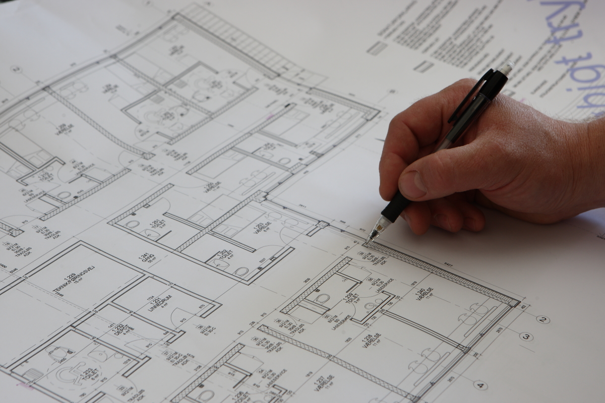 Arkitekt tegner en grundplan