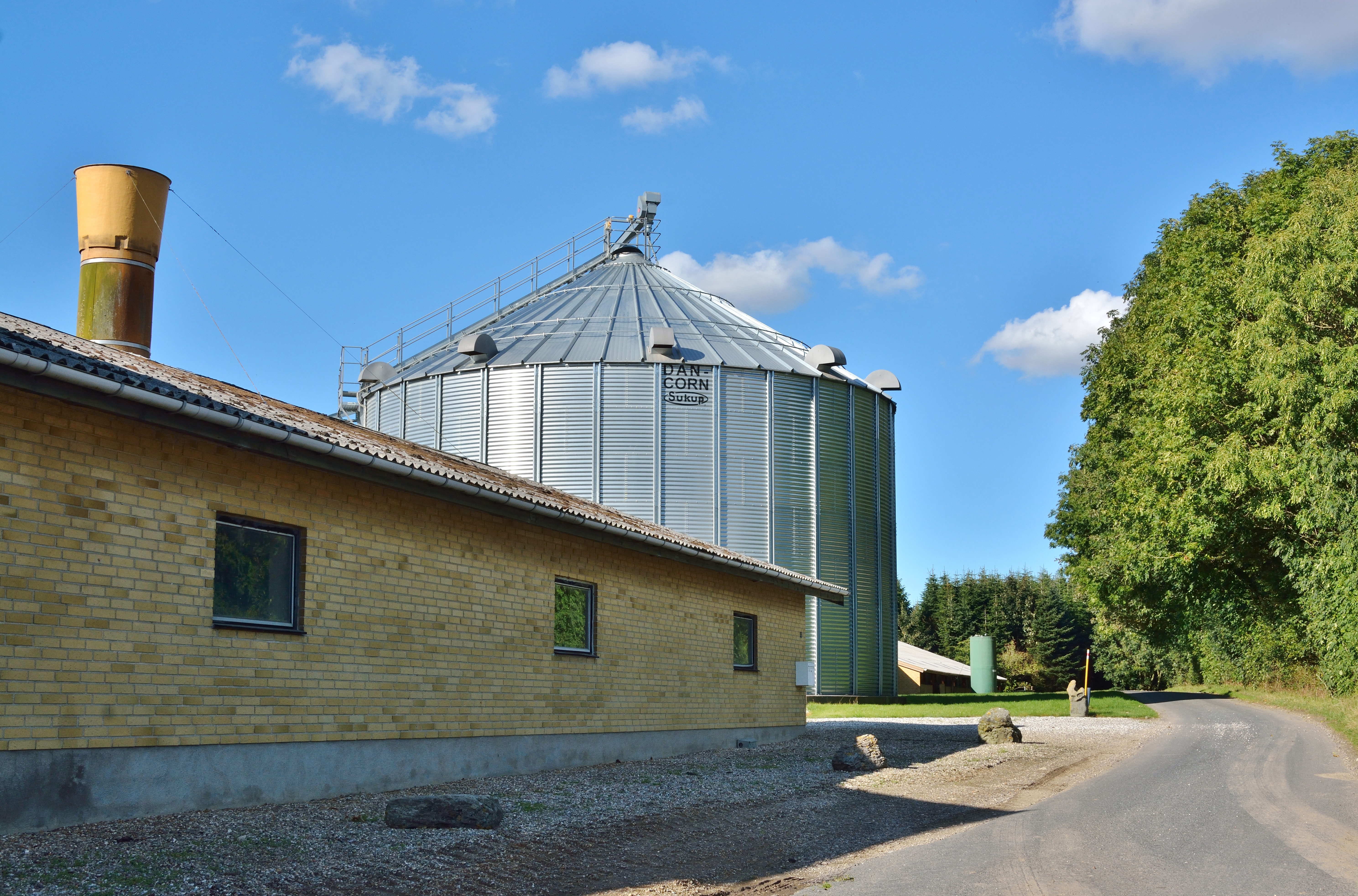 Billede af kornsilo på landbrugsejendom